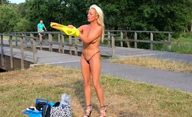 hot-european-milf-with-big-boobs-changes-clothes-in-public